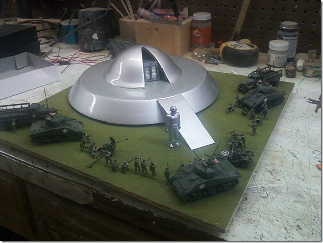 A scale model of the scene from The Day the Earth Stood Still with Gort coming out of the spaceship to an array of plastic soldiers. Hi Kevan! A scale model of the scene from The Day the Earth Stood Still with Gort coming out of the spaceship to an array of plastic soldiers. Hi Kevan!