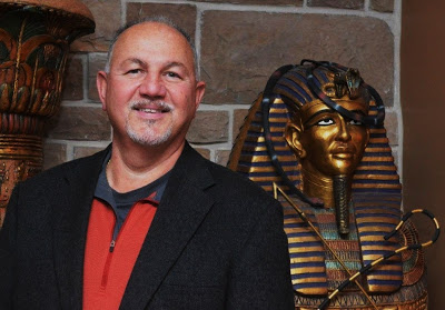 Photo of John Ventre next to a statue of Queen Nefertiti, or perhaps it's a variation on King Tut. Photo of John Ventre next to a statue of Queen Nefertiti, or perhaps it's a variation on King Tut.